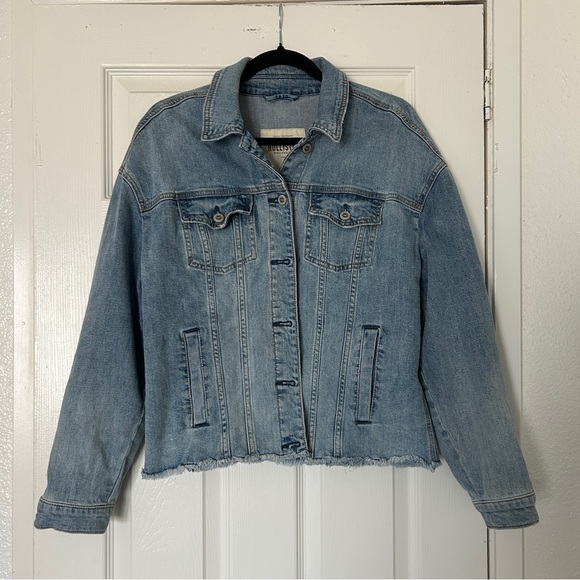 Hollister light wash Jean jacket with butterfly embroidery on back - Picture 2 of 5